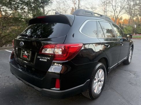 Used 2016 Subaru Outback 2.5i Premium image 5