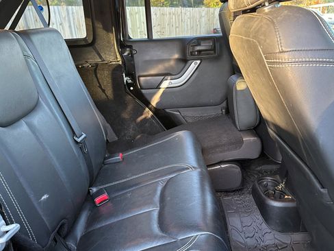 Used 2014 Jeep Wrangler Unlimited Rubicon image 27