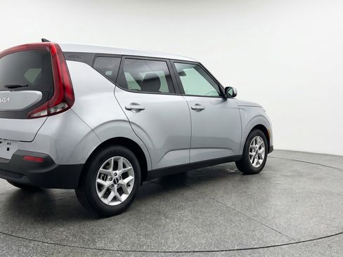 Used 2025 Kia Soul LX w/ LX Technology Package FWD image 9