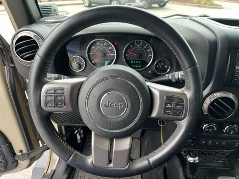 Used 2018 Jeep Wrangler Unlimited Sahara AWD/4WD image 17