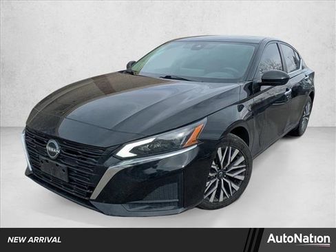 Used 2023 Nissan Altima 2.5 SV w/ SV Premium Package image 1