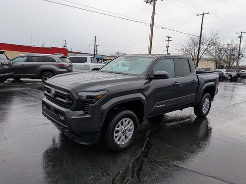 Used 2024 Toyota Tacoma SR5 image 4
