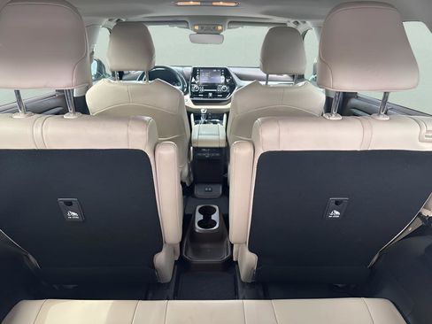 Used 2020 Toyota Highlander XLE FWD image 39