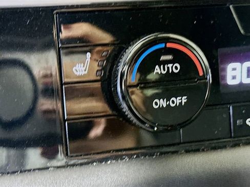 Used 2025 Nissan Pathfinder SV image 21