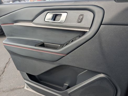 Certified 2025 Ford Explorer ST-Line image 18