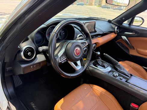 Used 2017 FIAT 124 Spider Lusso RWD image 27