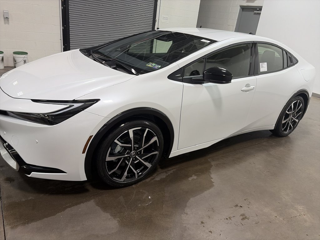 New 2026 Toyota Prius Plug-In Hybrid FWD image 6