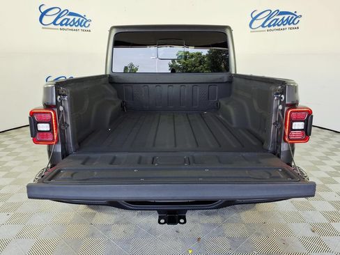 Used 2023 Jeep Gladiator Rubicon w/ LED Lighting Group AWD/4WD image 5