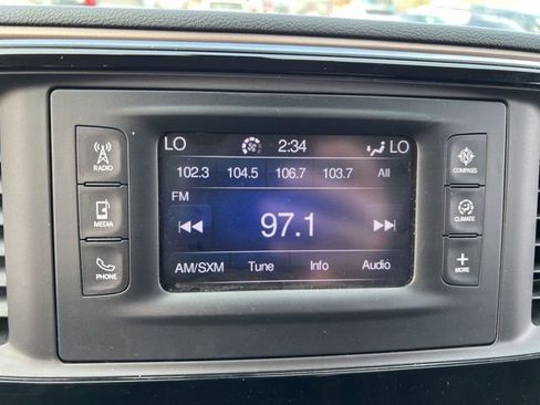 Certified 2019 Chrysler Pacifica Touring-L image 24