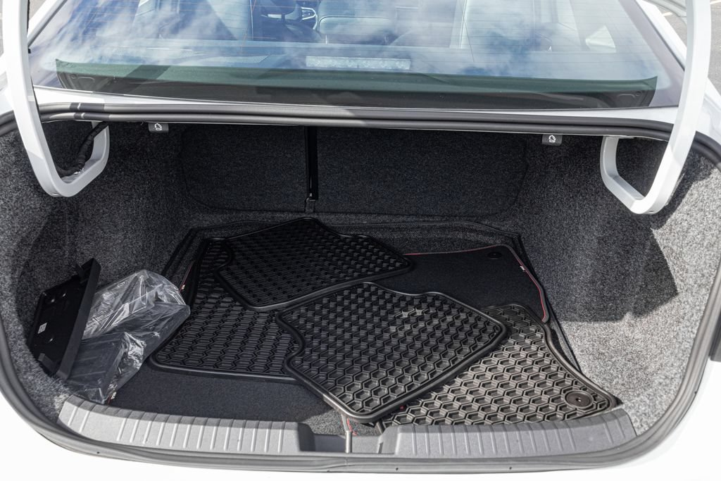 Certified 2025 Volkswagen Jetta GLI Autobahn FWD image 30