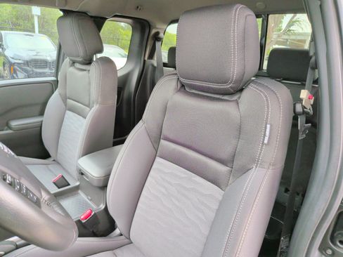Used 2024 Nissan Frontier SV w/ SV Convenience Package RWD image 23