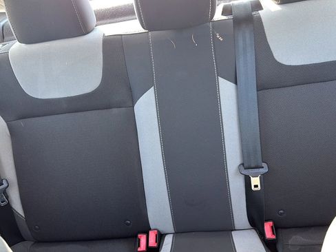 Used 2014 Ford Focus SE w/ SE Sport Package image 12