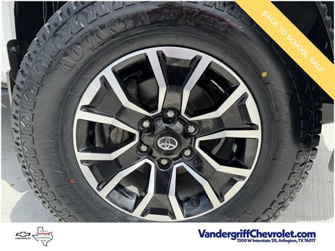 Used 2022 Toyota Tacoma TRD Sport w/ Technology Package AWD/4WD image 9