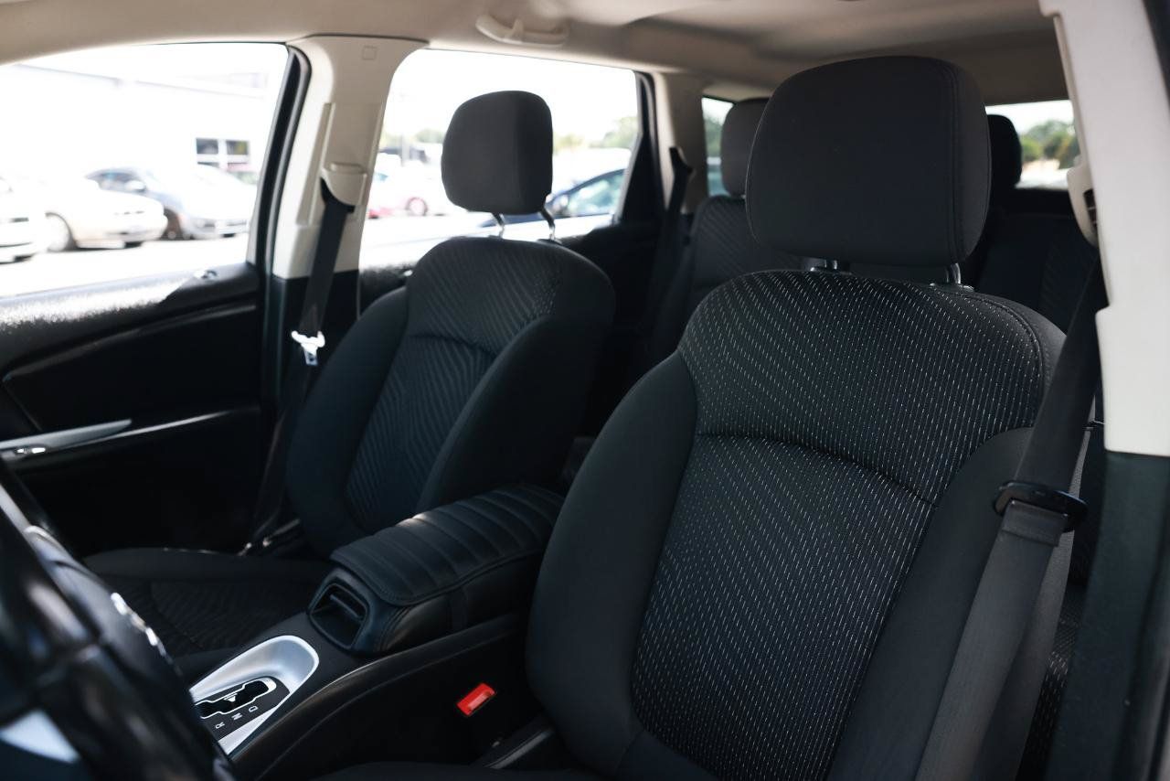 Used 2018 Dodge Journey SE w/ Connectivity Group FWD image 6