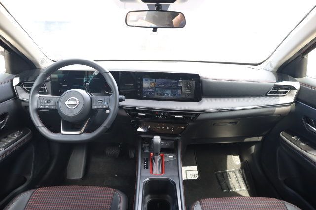 Used 2025 Nissan Kicks SR FWD image 16
