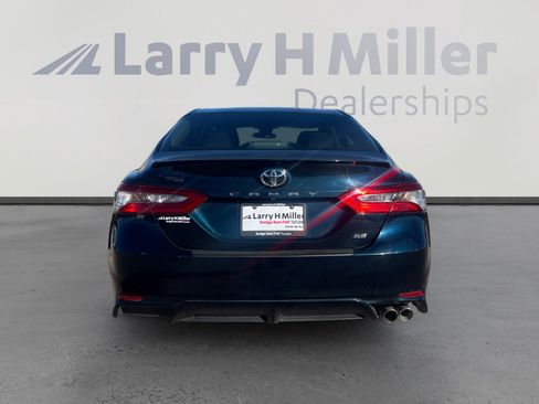 Used 2018 Toyota Camry L image 4