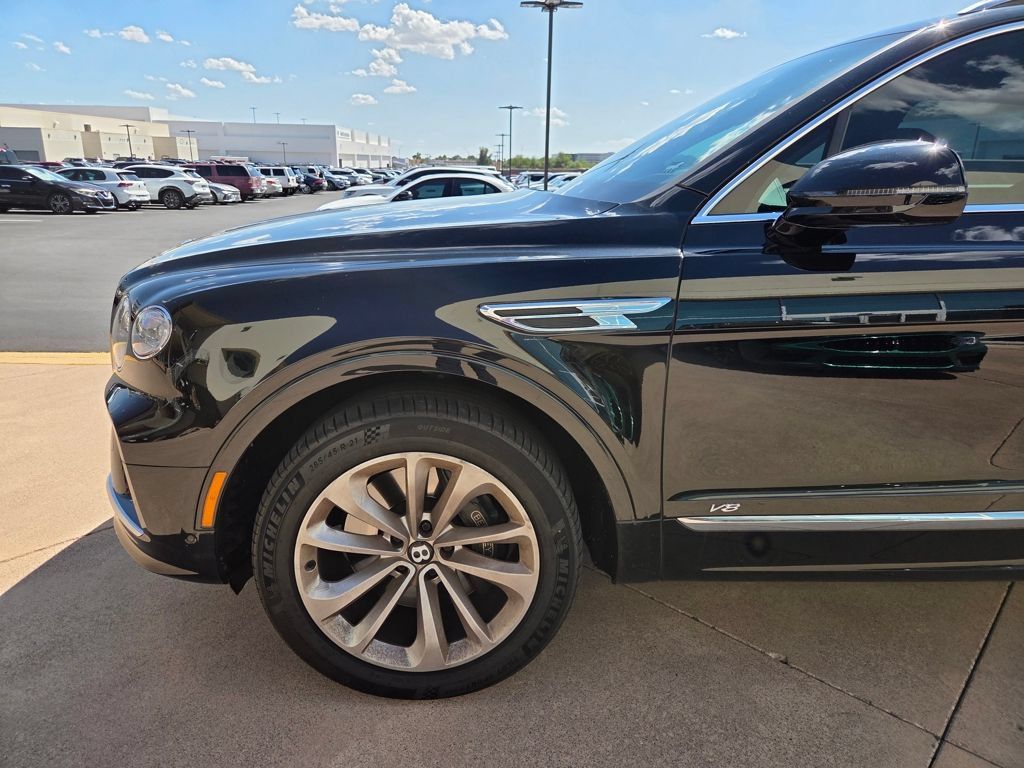 Used 2021 Bentley Bentayga AWD/4WD image 3
