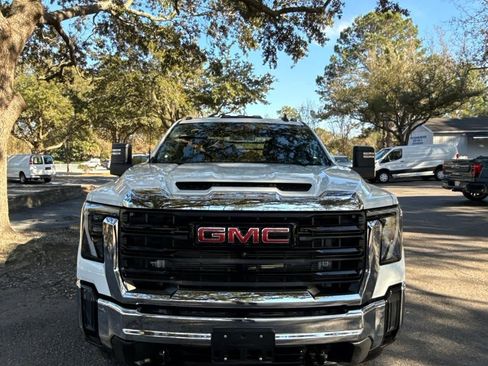 Used 2024 GMC Sierra 3500 Pro w/ Convenience Package image 8