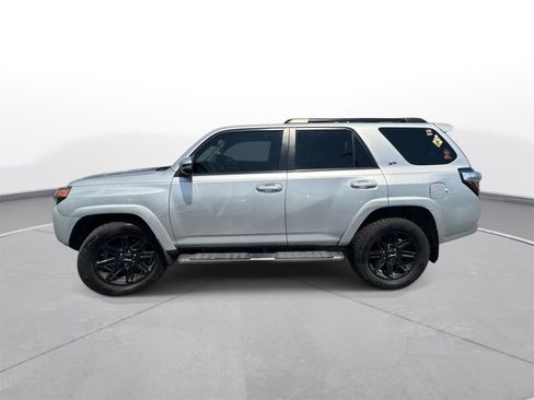 Used 2022 Toyota 4Runner SR5 Premium w/ Moonroof Package AWD/4WD image 9