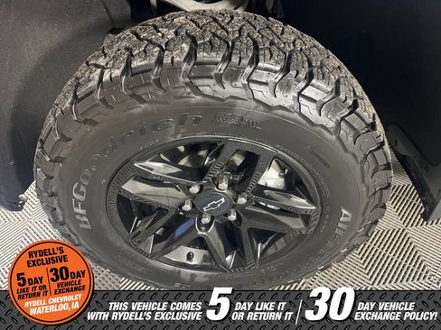 Used 2021 Chevrolet Silverado 1500 Custom Trail Boss w/ LPO, Dark Essentials Package image 12