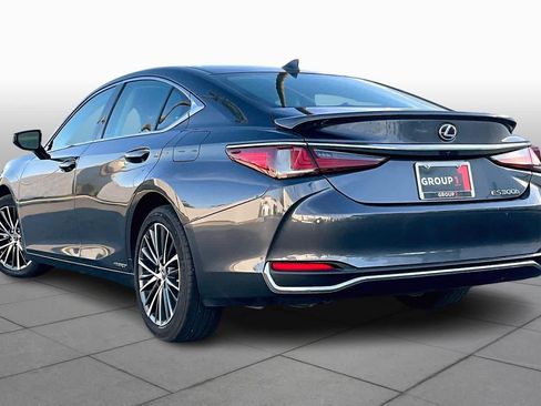 Used 2022 Lexus ES 300h w/ Premium Package image 12