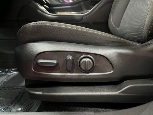 Certified 2023 GMC Acadia SLE w/ Driver Convenience Package image 27