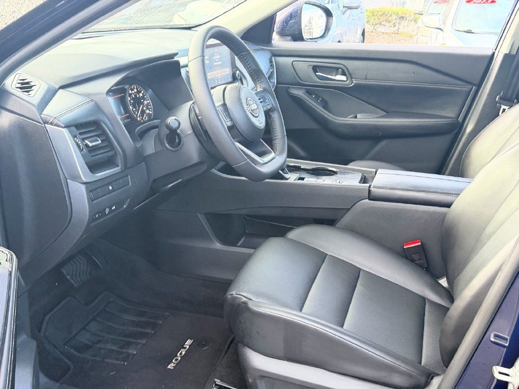 Certified 2024 Nissan Rogue SV w/ SV Premium Package FWD image 11