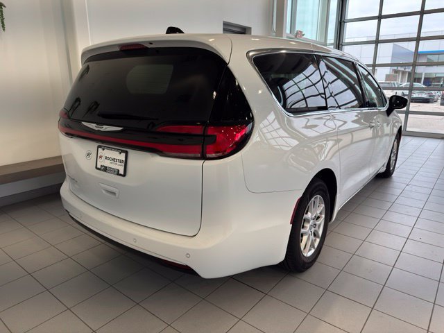 Used 2023 Chrysler Pacifica Touring-L FWD image 40