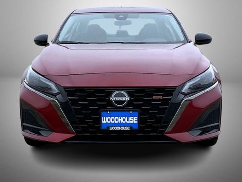 Used 2023 Nissan Altima 2.5 SR w/ SR Premium Package image 2