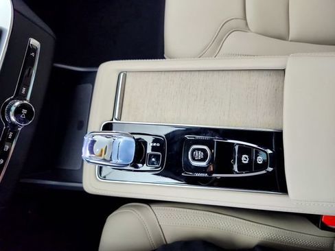 New 2026 Volvo XC90 T8 Plus AWD/4WD image 22