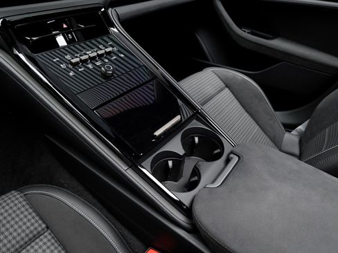 Certified 2025 Porsche Panamera Turbo S image 25