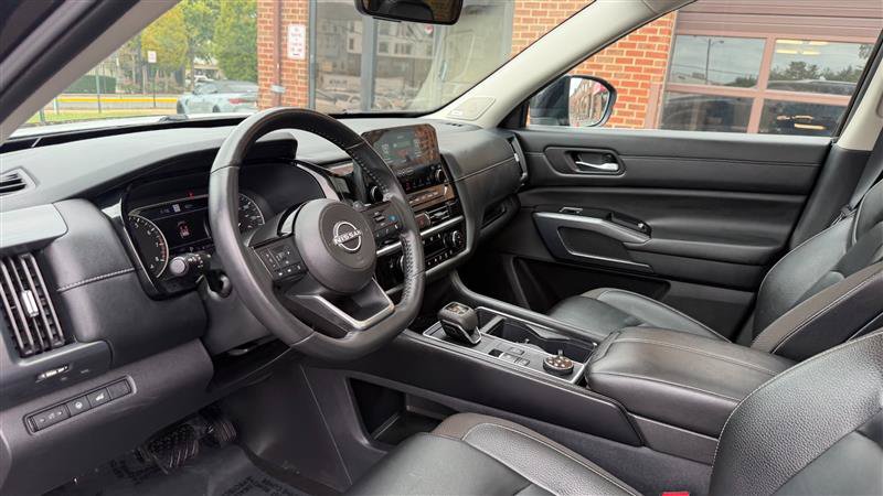 Used 2023 Nissan Pathfinder 4WD SL w/ SL Premium Package image 27