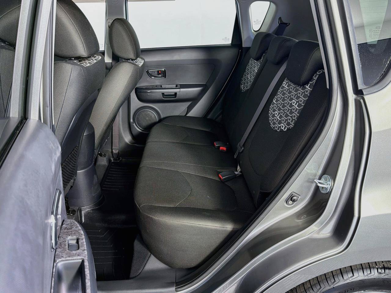 Used 2010 Kia Soul + w/ Audio Pkg FWD image 33