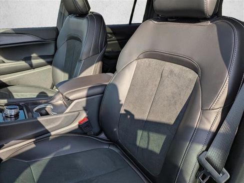 New 2025 Jeep Grand Cherokee Altitude RWD image 23