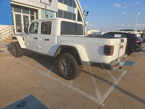 Used 2025 Jeep Gladiator Mojave w/ Convenience Group AWD/4WD image 8