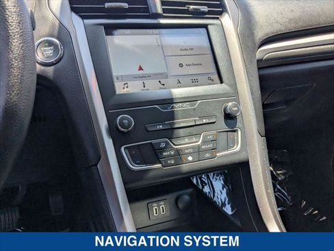 Used 2019 Ford Fusion SE FWD image 17