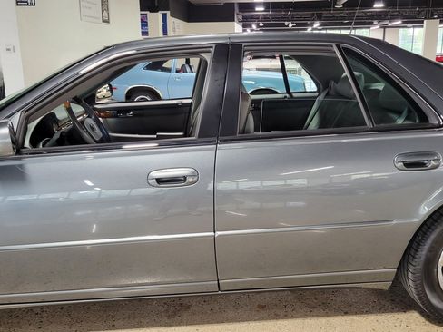 Used 2004 Cadillac Seville SLS w/ Preferred Equipment Group FWD image 26
