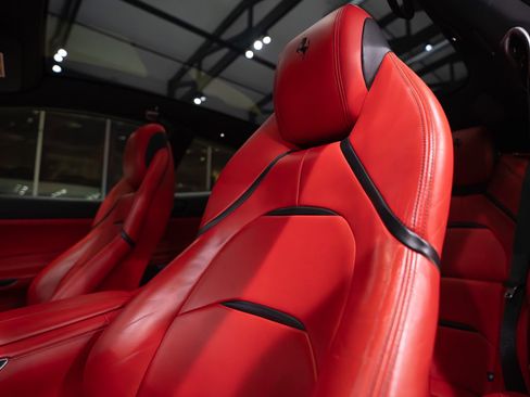 Used 2018 Ferrari GTC4Lusso T image 19