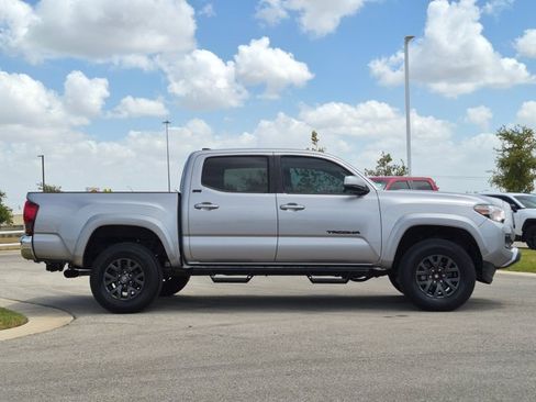 Used 2021 Toyota Tacoma SR5 RWD image 4