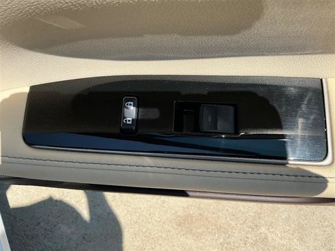 Used 2016 Lexus ES 350 w/ Luxury Package w/Wood Trim FWD image 34