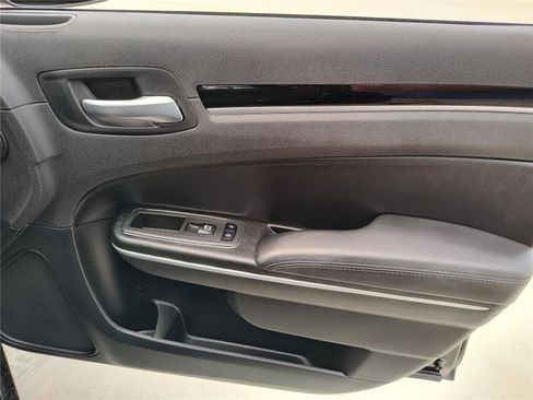 Used 2023 Chrysler 300 Touring w/ Sport Appearance Package image 20