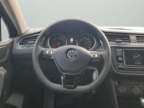 Used 2019 Volkswagen Tiguan S image 24