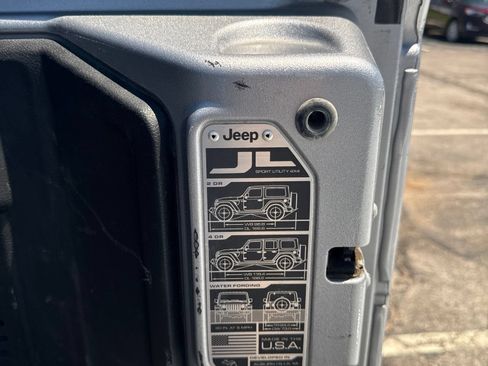 Used 2019 Jeep Wrangler Unlimited Rubicon AWD/4WD image 8