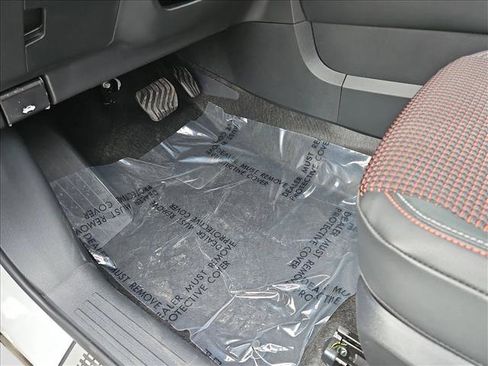 Used 2025 Nissan Kicks SR w/ Illumination Package image 4