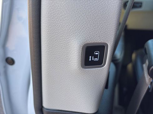 Used 2022 Chrysler Pacifica Touring-L image 22