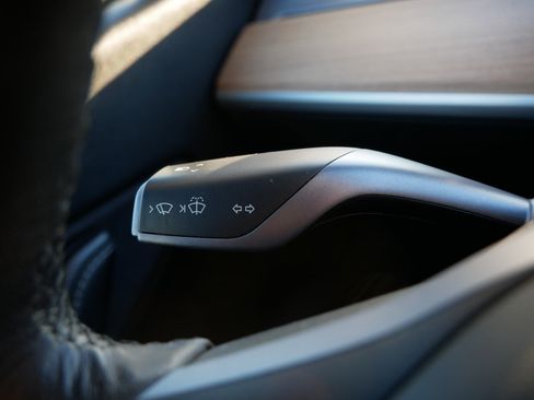 Used 2021 Tesla Model Y Long Range image 31