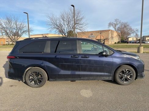 Used 2025 Toyota Sienna XSE image 13