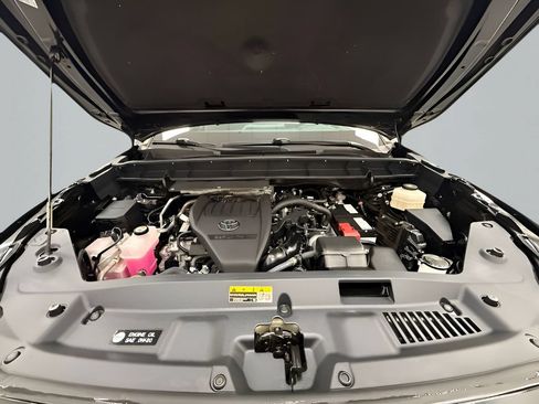Used 2024 Toyota Highlander LE FWD image 23