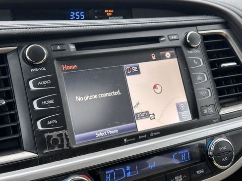 Used 2018 Toyota Highlander XLE image 12