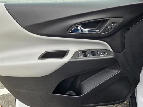 Used 2023 Chevrolet Equinox LS image 16